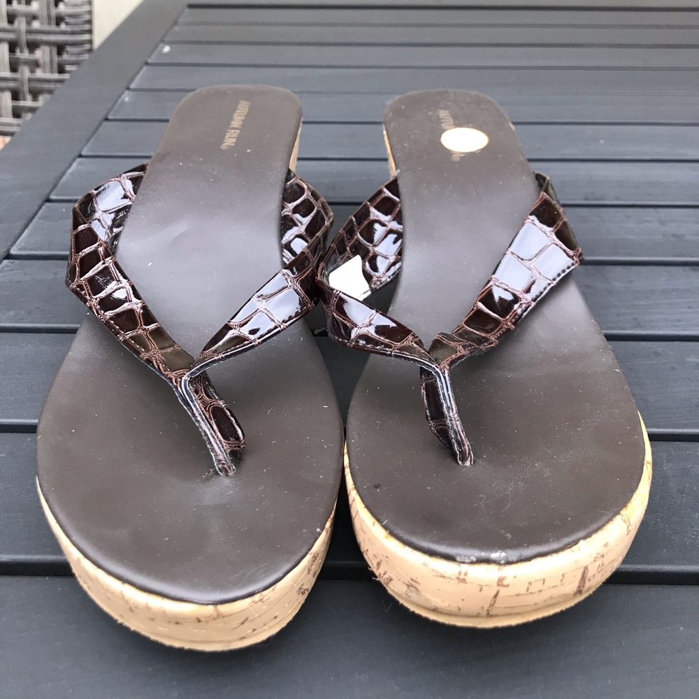 NWOT: Burgundy Patent leather crocodile print sandals